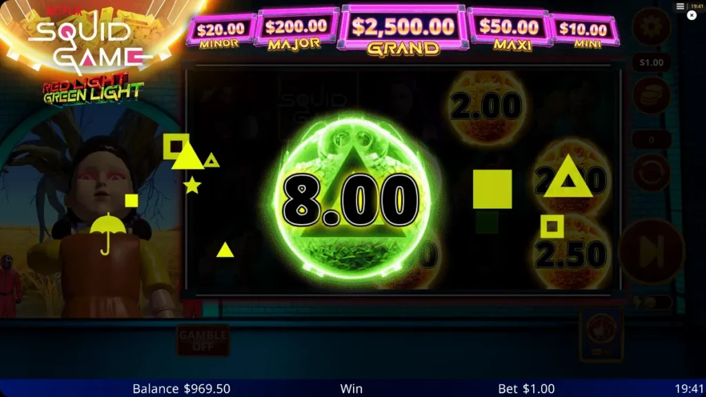 Tampilan visual slot Squid Game: Red Light, Green Light dengan elemen piggy bank dan suasana taman bermain.